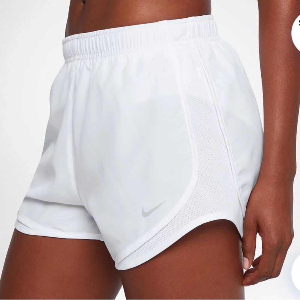 Nike Women's Dry Tempo Shorts size s